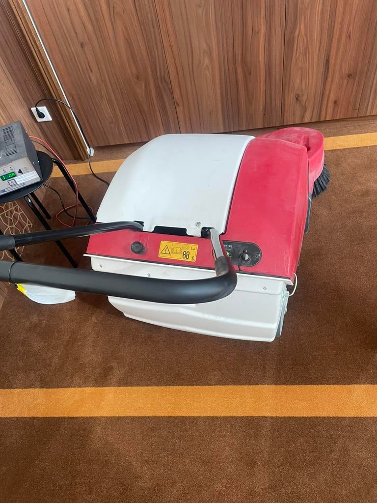 ALFA TCM Veegmachine met SPE acculader, Ophalen of Verzenden, Gebruikt