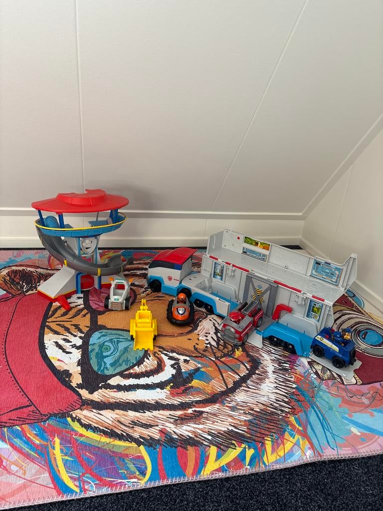 Paw Patrol set met uitkijktoren en voertuigen, Kinderen en Baby's, Speelgoed | Actiefiguren, Ophalen of Verzenden, Gebruikt