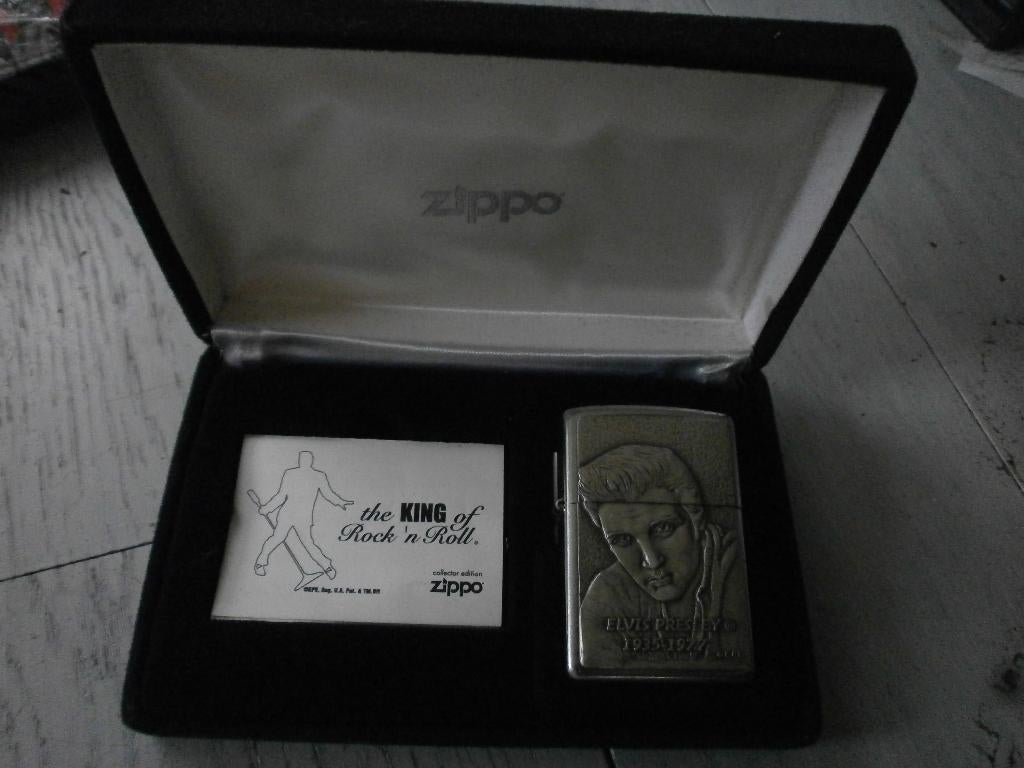 elvis zippo zeer mooi uitgewerkt in luxe box, Ophalen of Verzenden, Zo goed als nieuw, Aansteker