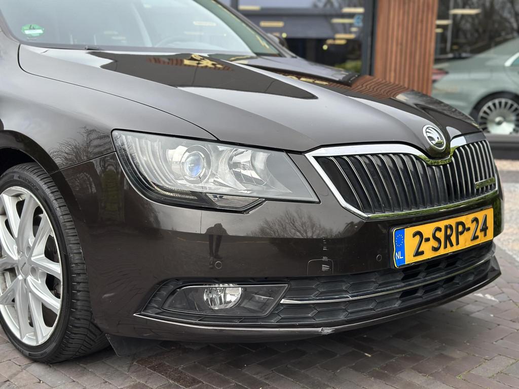 Skoda Superb Combi 1.6 TDI Sprint Pro Alcantara Xenon Naviga, Voorwielaandrijving, Gebruikt, Zwart, 4 cilinders