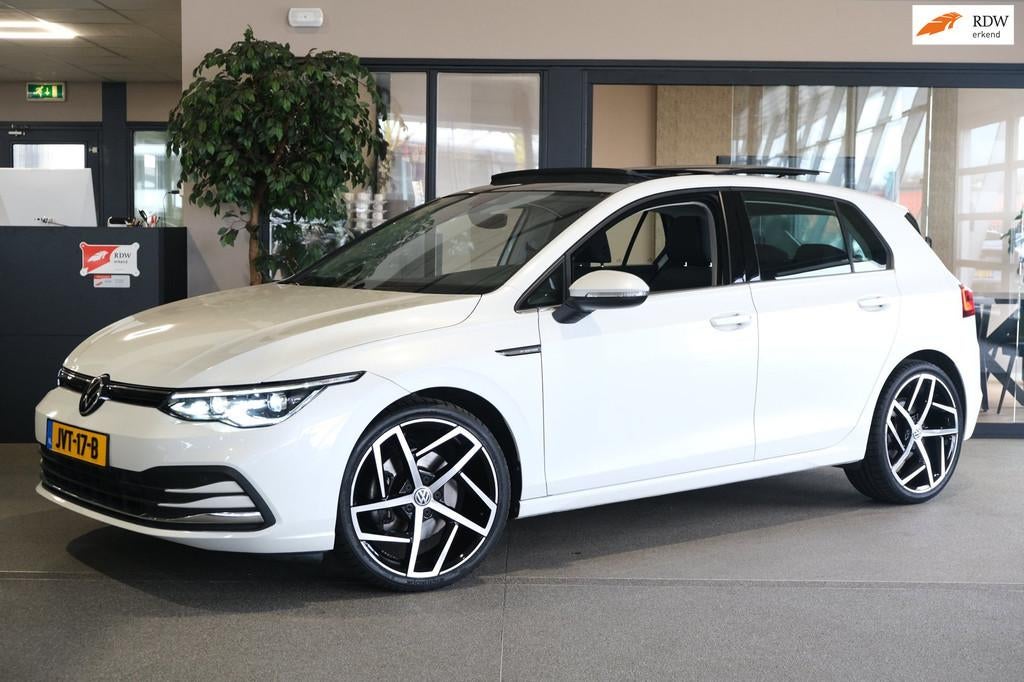 Volkswagen Golf 8 1.5 eTSI Style 150PK DSG Pano Navi ACC Mem, 680 kg, 4 cilinders, 150 pk, Wit