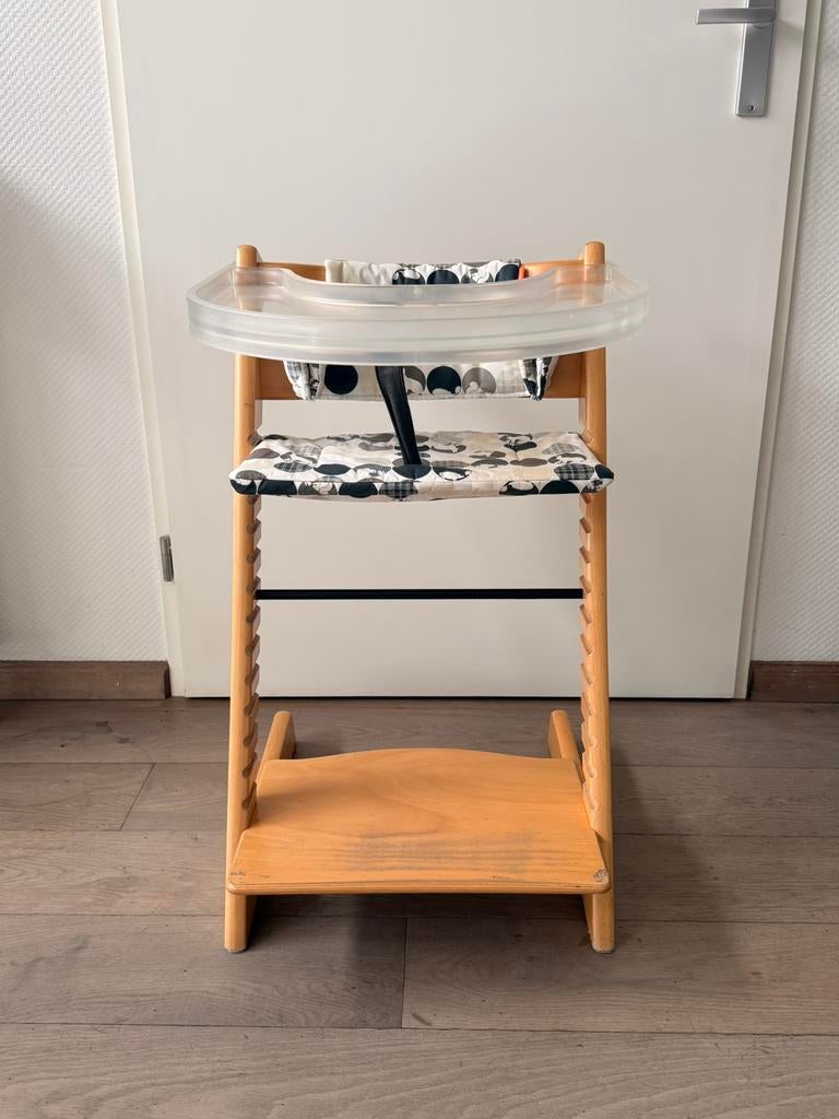 Stokke tripp trapp met babyset, playtray en 2 x kussenset, Kinderen en Baby's, Ophalen, Gebruikt, Meegroeistoel, Gordel(s)