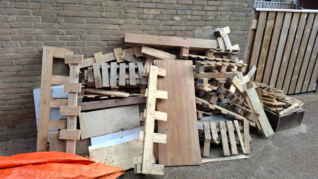 Gezaagde pallets hout, Ophalen