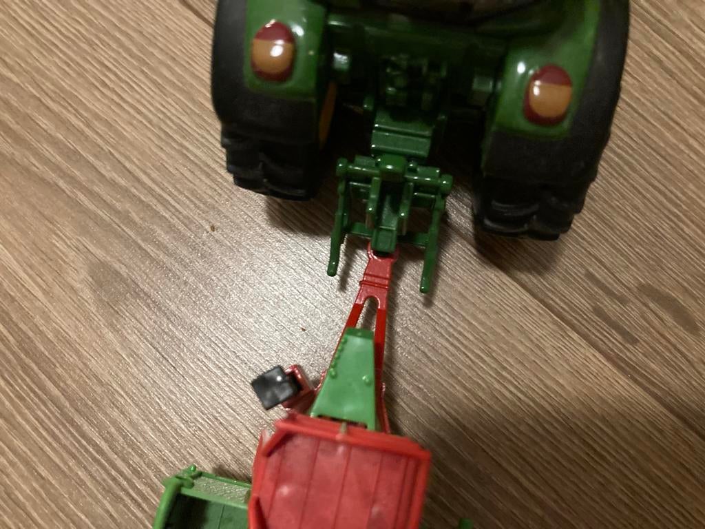 Siku trekker 1:32 met kar - Zeer goede staat, Hobby en Vrije tijd, Modelauto's | 1:32, Ophalen, Zo goed als nieuw, Tractor of Landbouw
