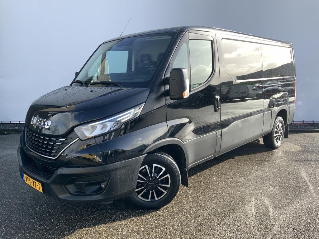 Iveco Daily 35S16V 2.3 352 L2H1 Automaat Airco Cruise 3 Zits, Auto's, Gebruikt, Zwart, Origineel Nederlands, Diesel