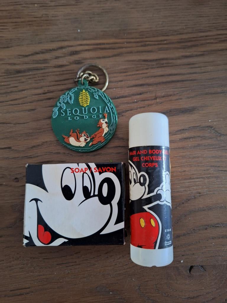 Zeep en sleutelhanger, Ophalen of Verzenden, Mickey Mouse, Zo goed als nieuw, Overige typen