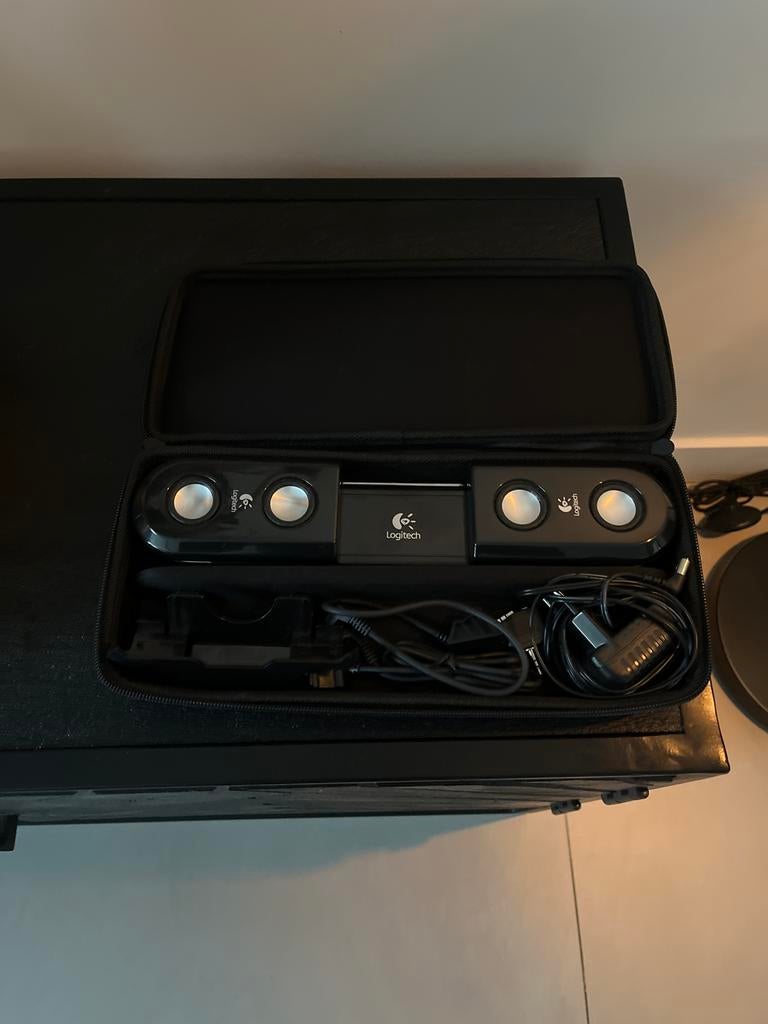 Logitech speakerset in etui, Ophalen, Gebruikt, Audiokanaal 2