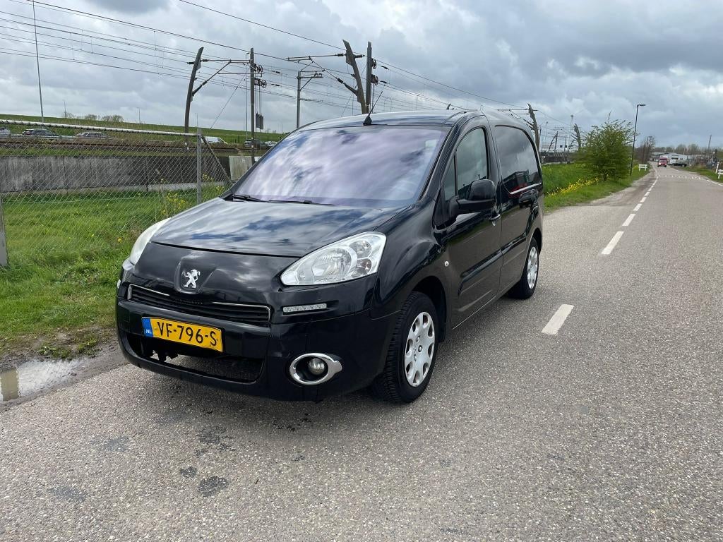 Peugeot Partner 1.6 HDI automaat 3pers. Scherpe Vaste prijs, Auto's, Euro 5, Stof, 4 cilinders, Zwart