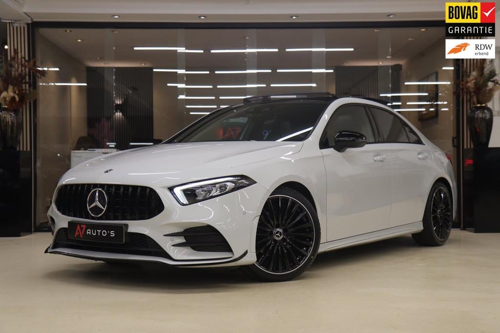 Mercedes-Benz A-klasse 200 AMG NAP /Pano/Carplay/Sfeerver/Bl, Gebruikt, Euro 6, 4 cilinders, Alcantara