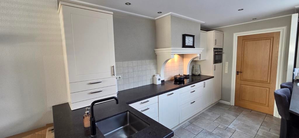 Complete keuken met inbouwapparatuur en Quooker, Ophalen, Gebruikt, Wit, Hoekkeuken