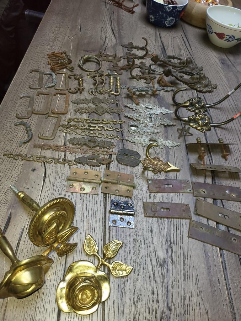 Kastbeslag deurbeslag leeuwkopjes gordijnembrasse, Ophalen