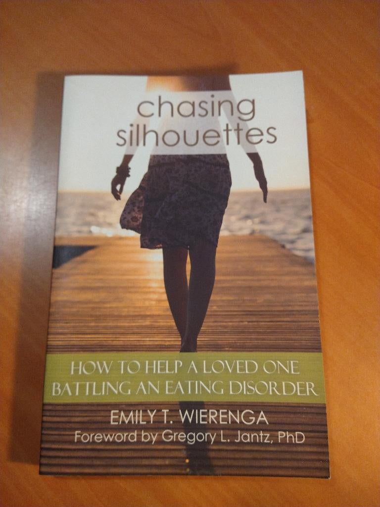 Wierenga, Emily T. Chasing Silhouettes, Boeken, Ophalen of Verzenden, Zo goed als nieuw