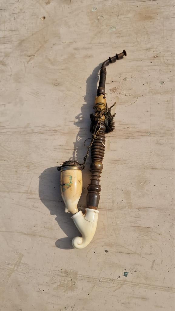 Antieke Duitse pijp met porseleinen ketel en houten steel, Ophalen, Gebruikt, (Water)pijp