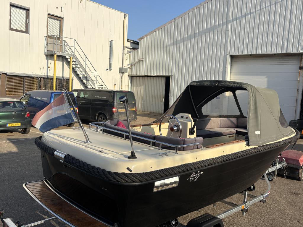 Liberty 530 tender + Suzuki 15pk (2022!!) + Zonnedek, Gebruikt, Polyester, Benzine, 3 tot 6 meter