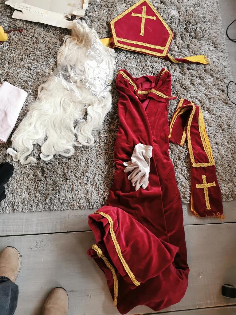 sinterklaas pak en twee pietenpakken, Ophalen of Verzenden