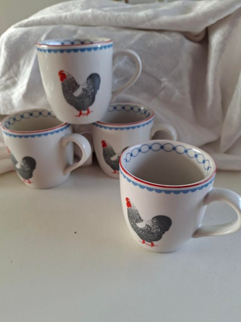 4 mokjes. Kippen.  AH., Huis en Inrichting, Ophalen of Verzenden, Overige stijlen, Kop(pen) en/of Schotel(s)