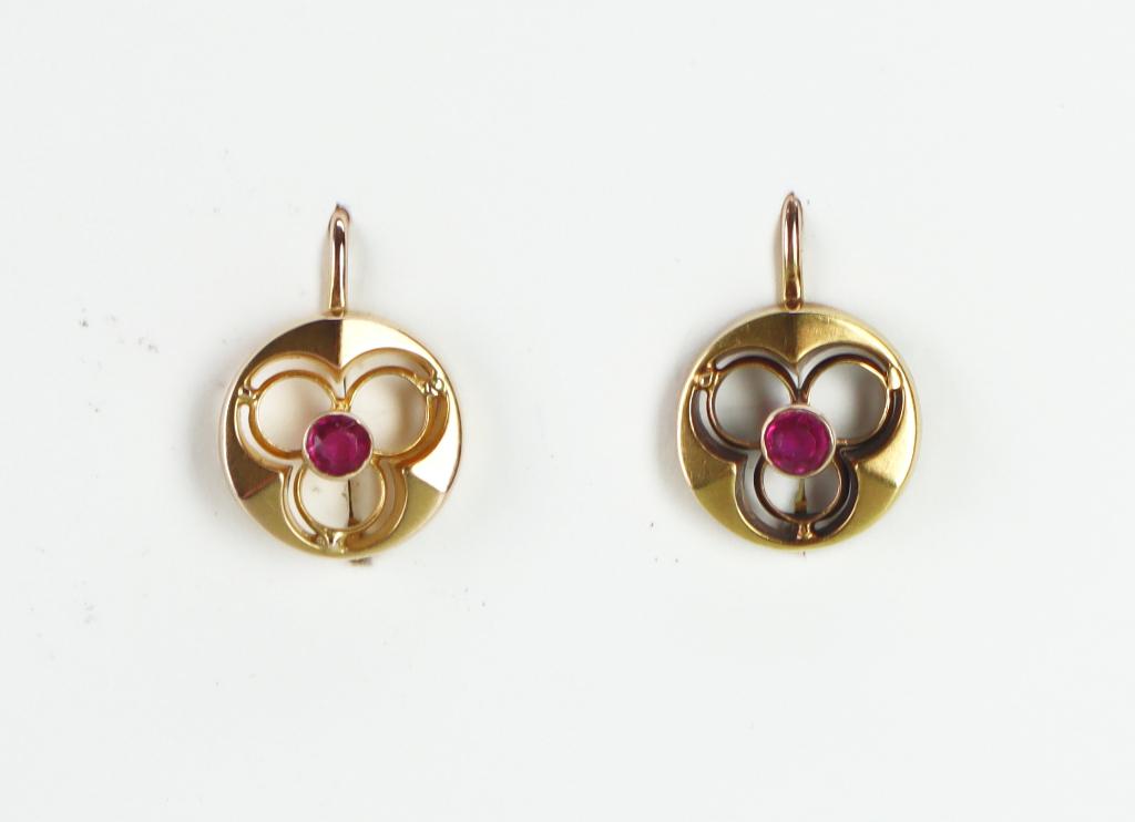 Antieke gouden oorbellen met robijn, Ophalen of Verzenden, Goud, Oorbellen, Met edelsteen