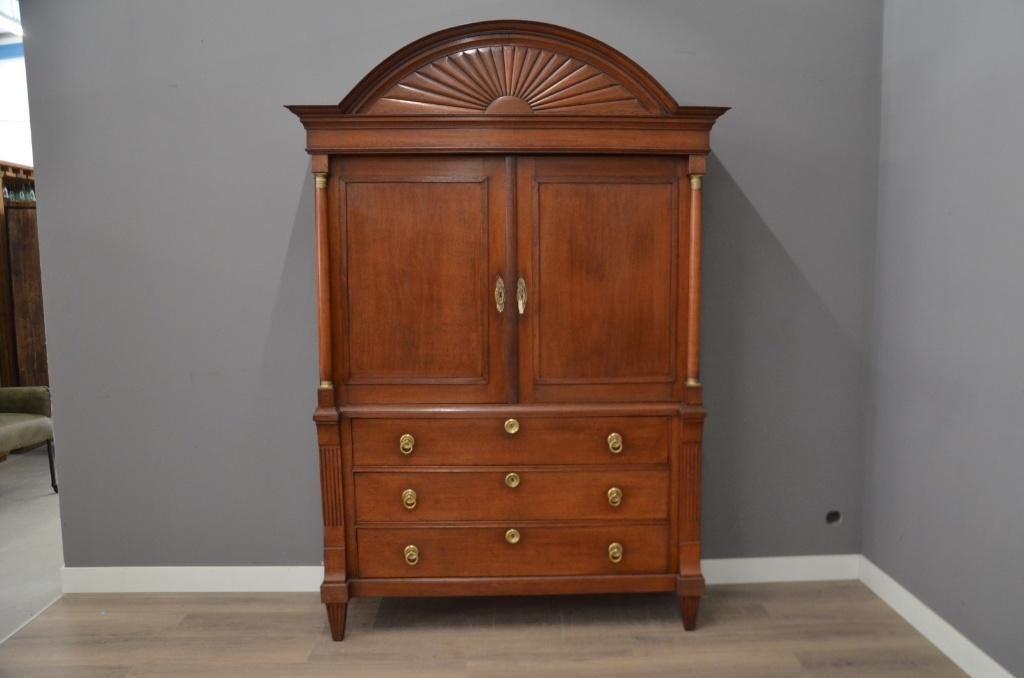 Antiek Drents kabinet met zon in de kap, Ophalen of Verzenden