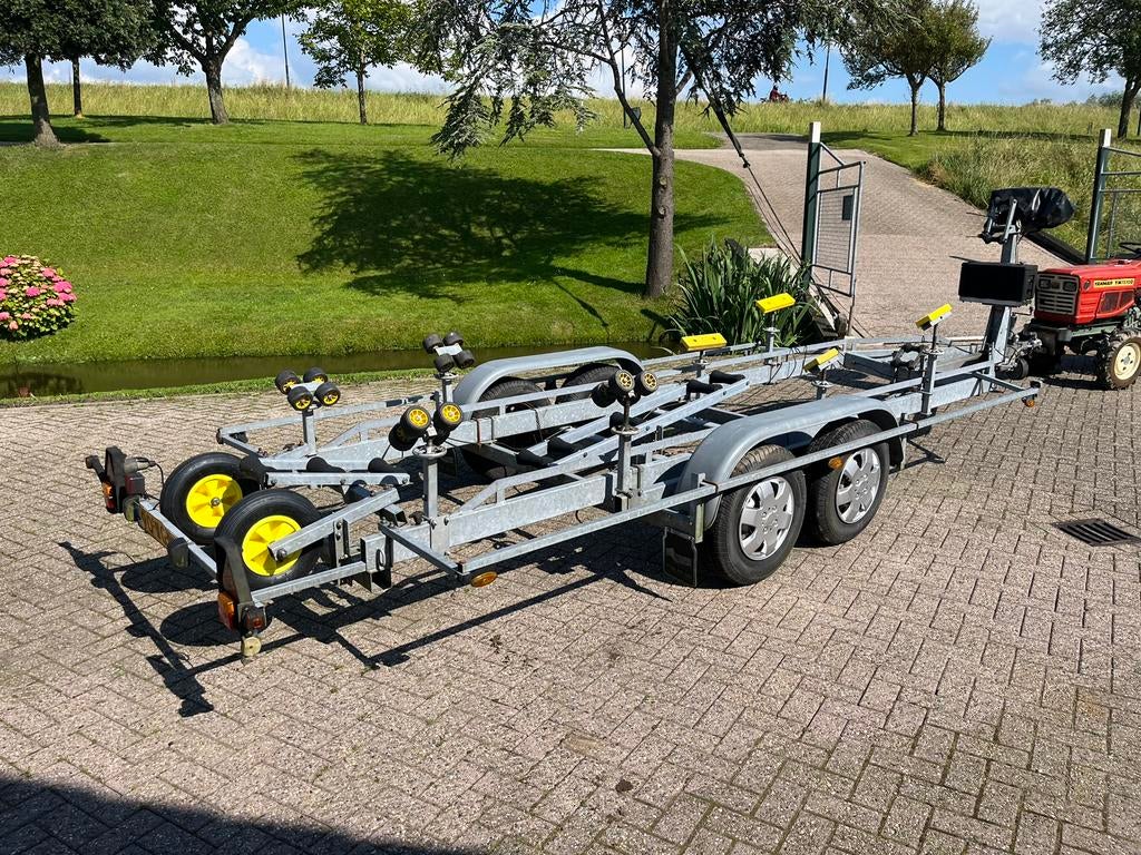 te huur pega boottrailer 2750kg 8meter, Watersport en Boten, Boottrailers, Ophalen, Gebruikt, 1500 tot 3000 kg, 6 tot 9 meter