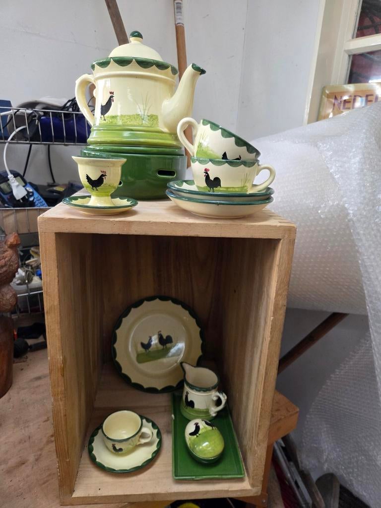 Serviesdelen met kipjes decoratie, Gebruikt, Keramiek, Ophalen of Verzenden, Overige stijlen