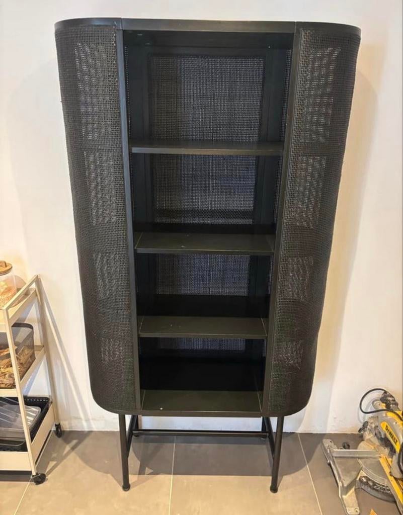 Zwarte rotan kast met planken, Ophalen, Met plank(en), Gebruikt, 50 tot 100 cm