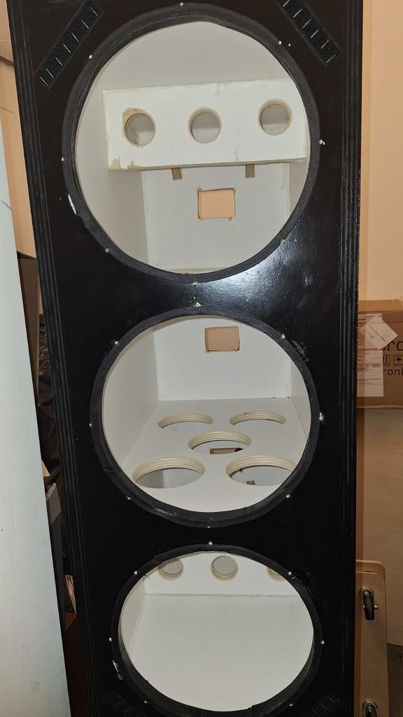 Tekoop lege gesloten subkasten zelfbouw., Ophalen, 120 watt of meer, Subwoofer, Overige merken