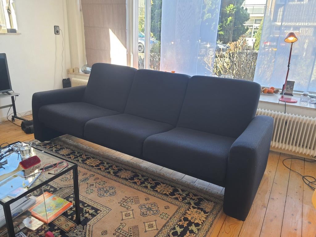 Zwarte 3-zits design bank  '80/'90 212cm breed, Huis en Inrichting, Banken | Bankstellen, Ophalen, Jaren '80/'90 design, Gebruikt