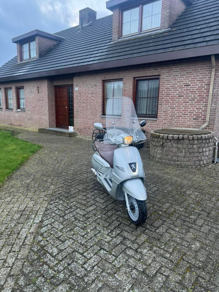Peugeot django 45km 4T goed onderhouden, Fietsen en Brommers, Scooters | Peugeot, Overige modellen, Zo goed als nieuw, Benzine