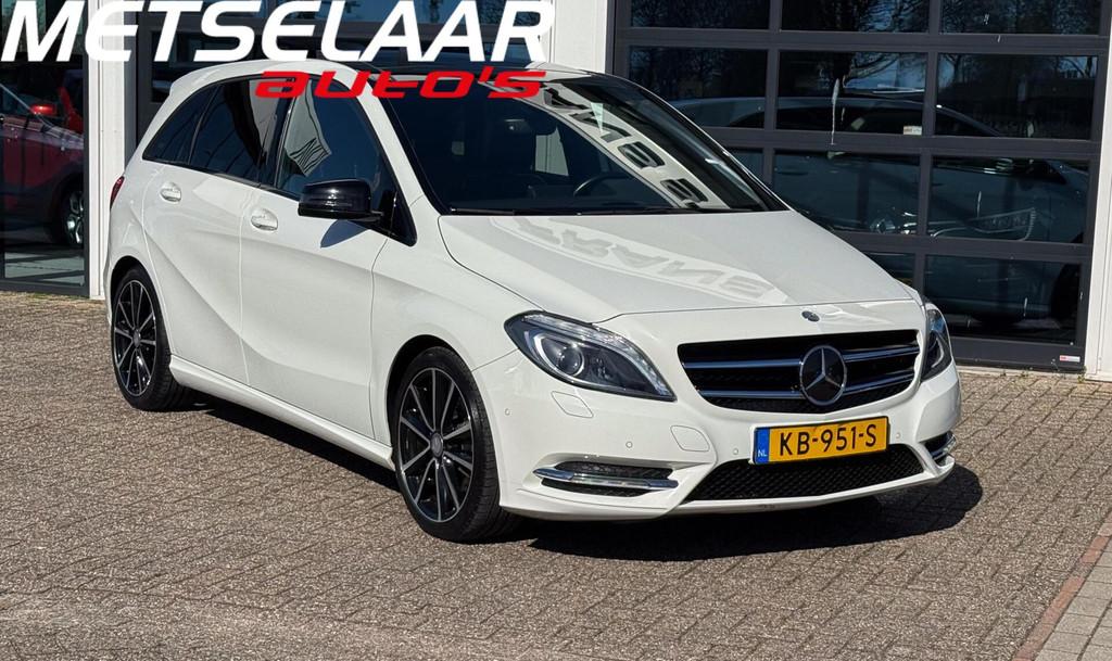 Mercedes B-klasse 250 Prestige AMG Styling Panodak automaat!, Lichtsensor, Gebruikt, 4 cilinders, Leder en Stof