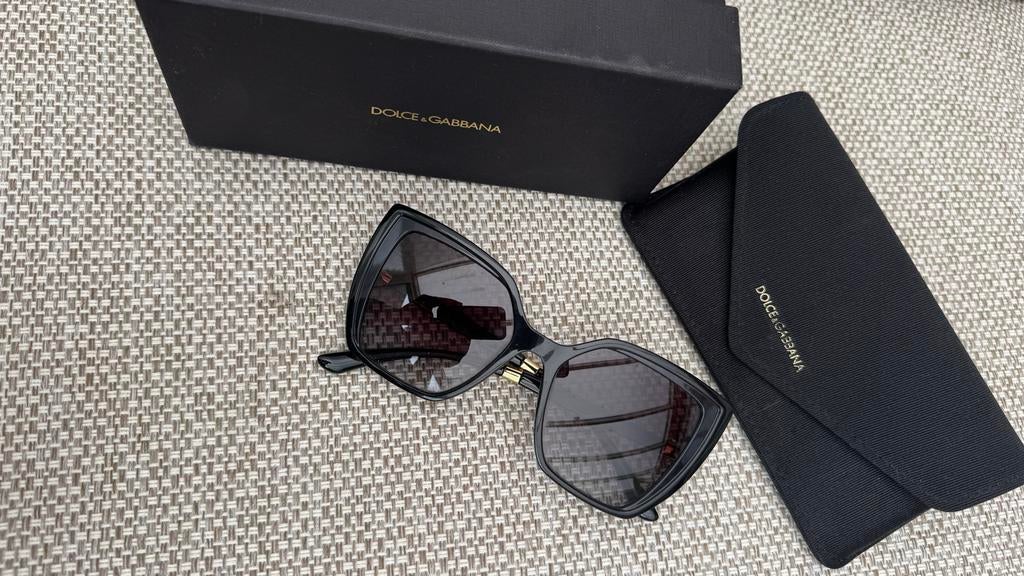 Dolce & Gabbana Vlindermodel Zonnebril, Sieraden, Tassen en Uiterlijk, Zonnebrillen en Brillen | Dames, Zonnebril, Zwart, Ophalen of Verzenden