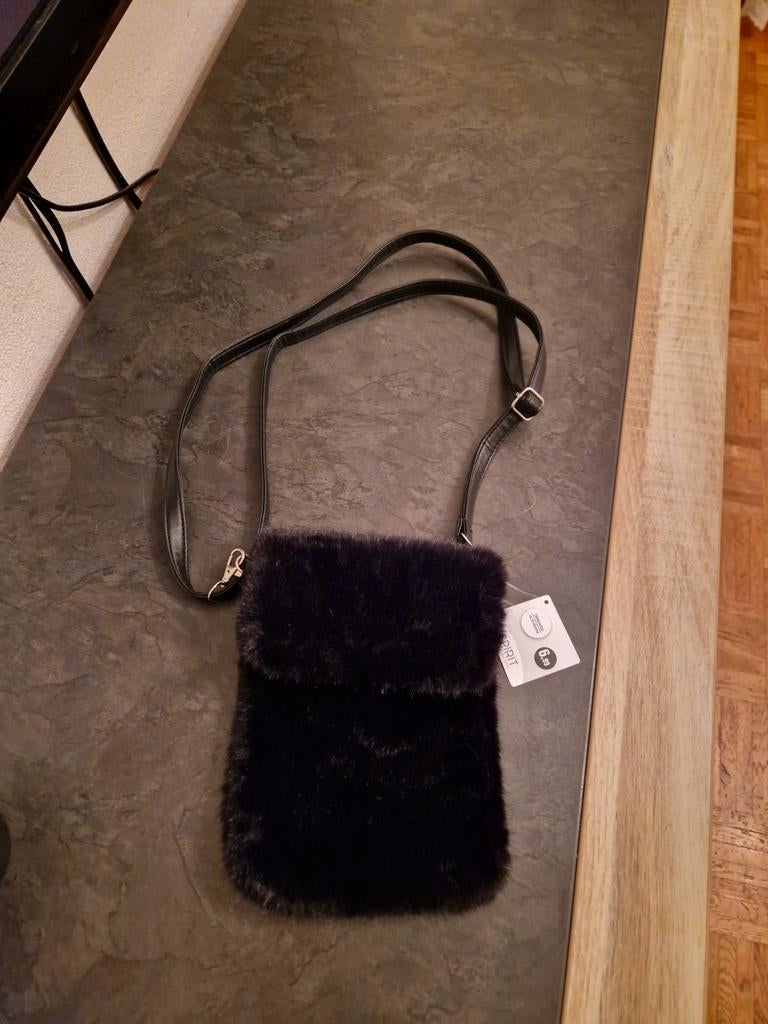 Leuke fluffy tas - Nieuw van Kruidvat, Ophalen of Verzenden, Nieuw, Zwart, Schoudertasje