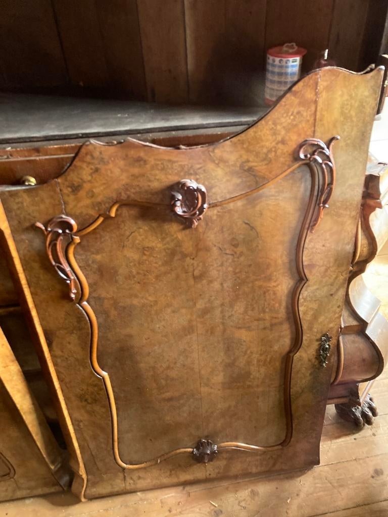 Kabinet wortelnoot, 18e eeuw, Ophalen