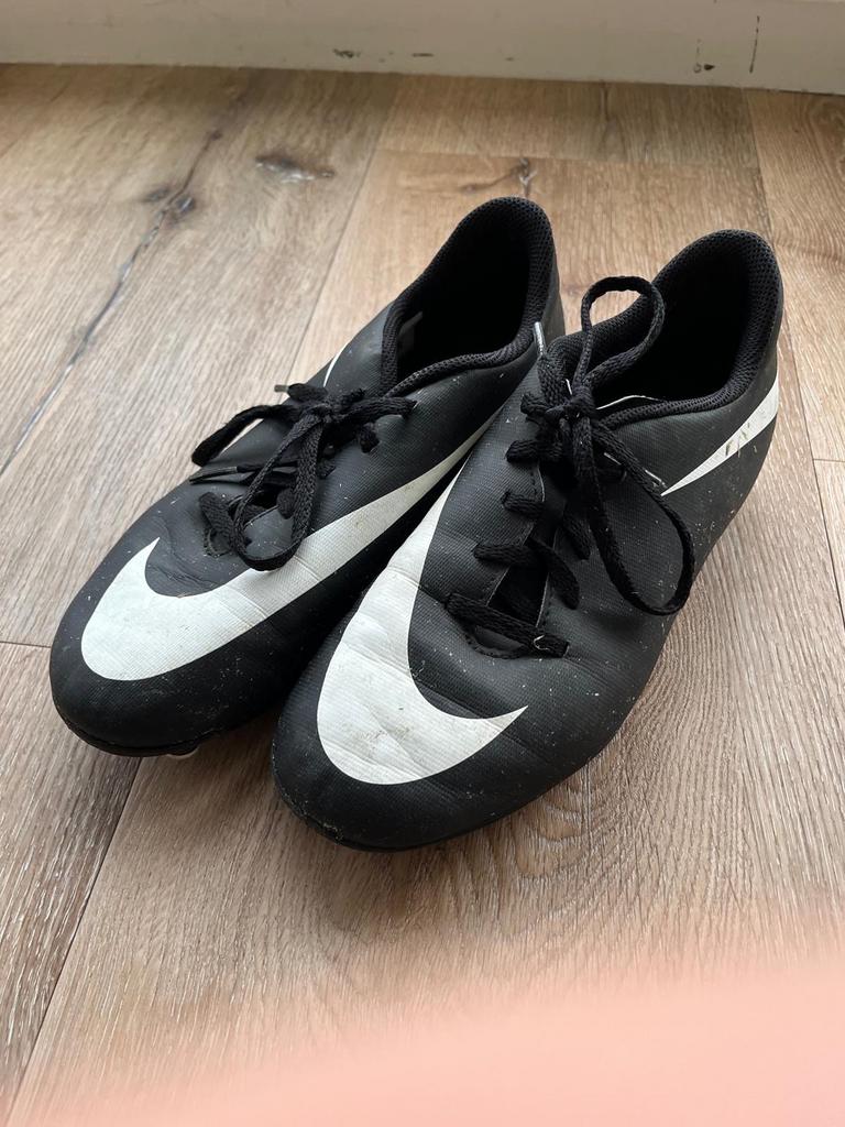 Zwarte Nike voetbalschoenen maat 37,5, Maat XS of kleiner, Ophalen of Verzenden, Gebruikt, Schoenen