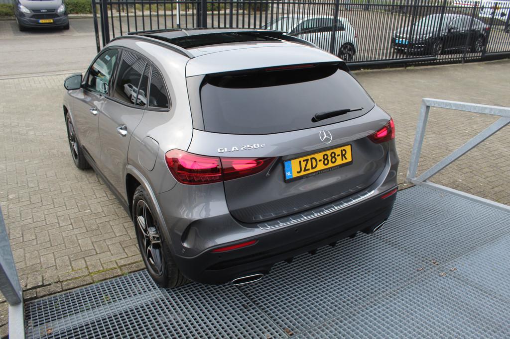 Mercedes-Benz GLA 250 e AMG Panoramadak/Sfeerverlichting/Ele, 12 maanden, Euro 6, 4 cilinders, Alcantara