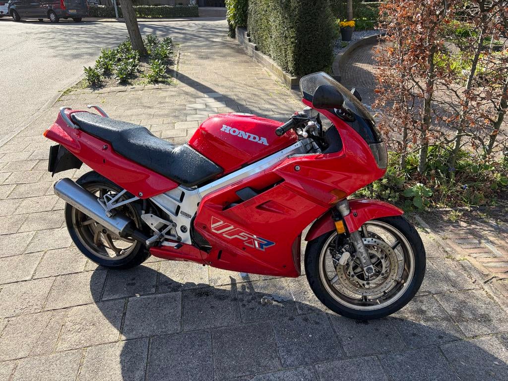 Honda VFR 750 - gereviseerd, lekt benzine