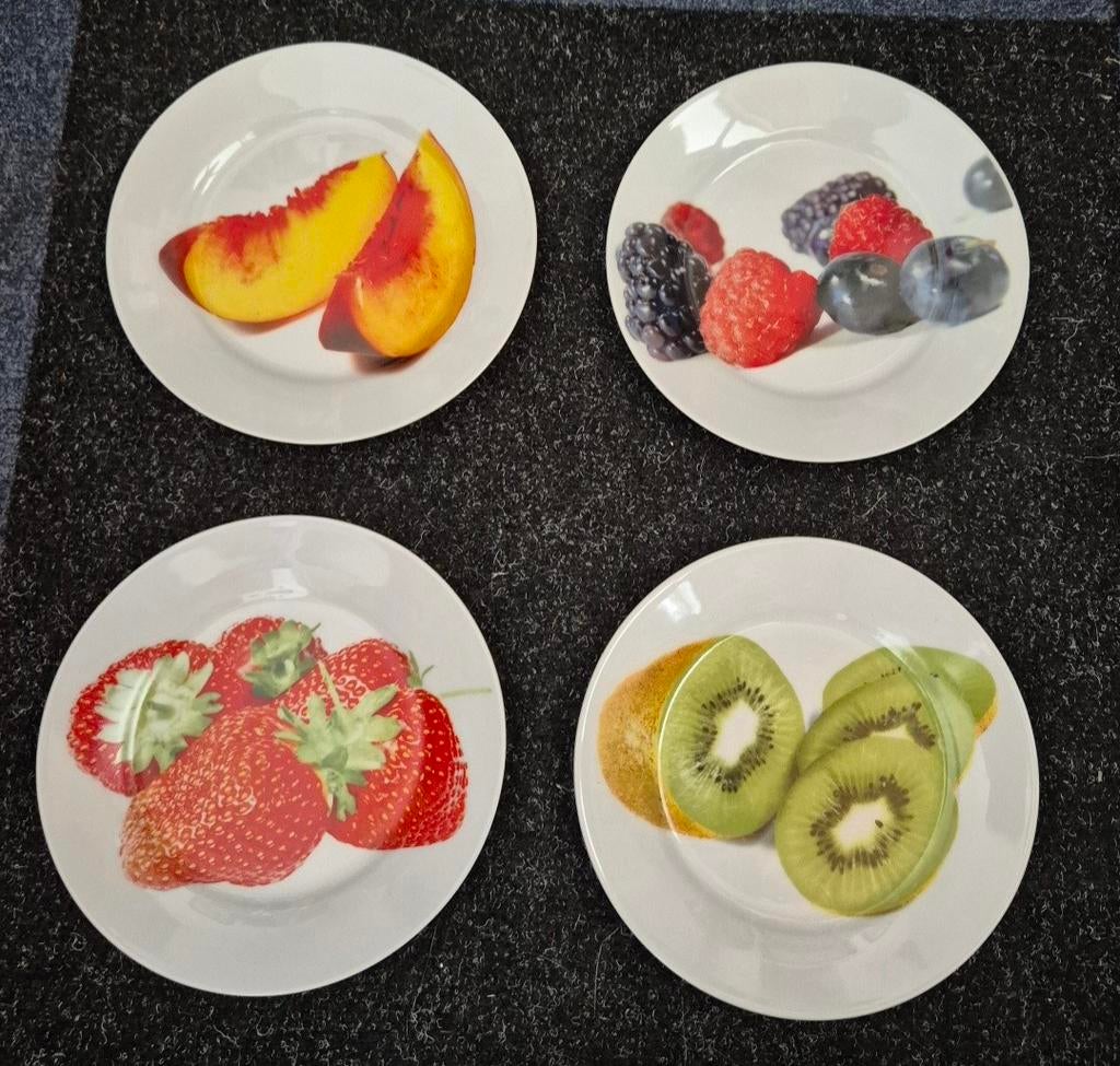 4 fruit bordjes, Ophalen of Verzenden, Zo goed als nieuw, Porselein, Bord(en)