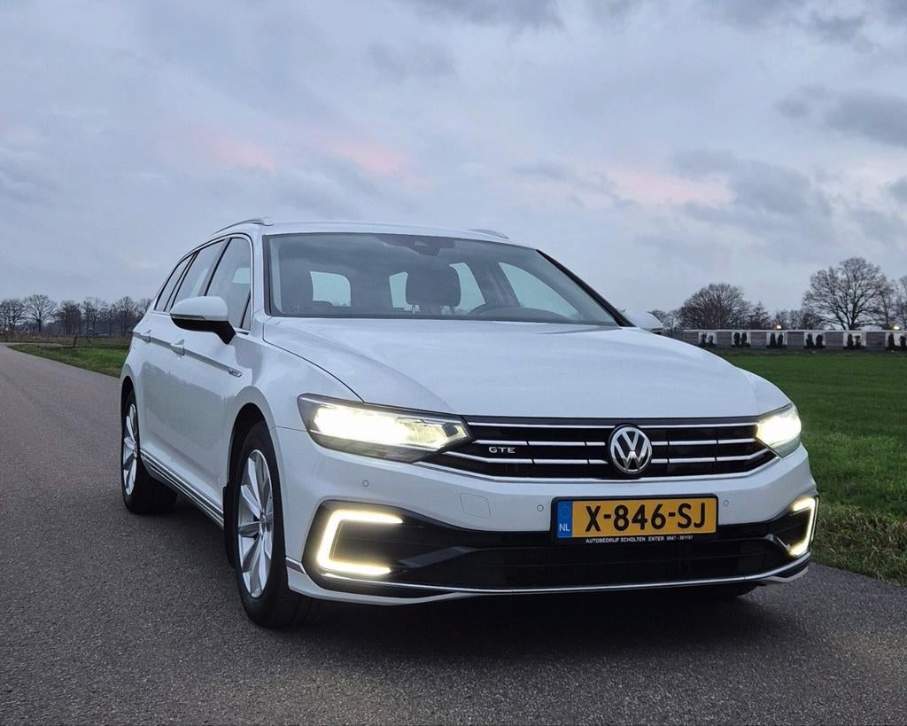 Volkswagen Passat 1.4 TSI Phev 218pk 6-DSG 2019 model 2020, Zwart, 4 cilinders, Wit, Plug-in hybride