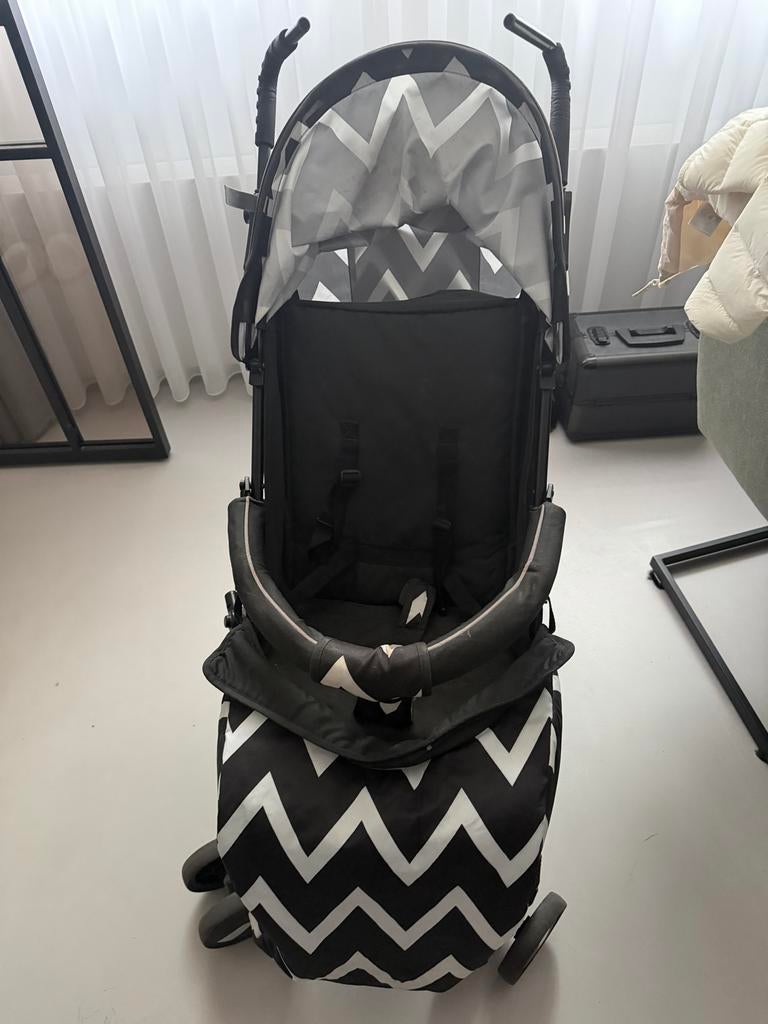 Kinderbuggy / kinderwagen zwart wit zigzag, Kinderen en Baby's, Buggy's, Ophalen of Verzenden, Gebruikt, Overige merken, Zonnekap
