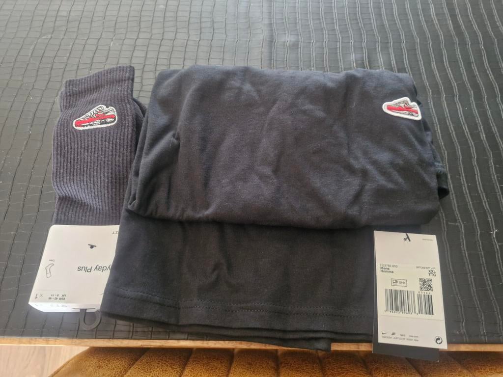 Nike air max one red t-shirt en sokken xxl 42/46 pack, Ophalen, Nieuw, Overige kleuren, Nike