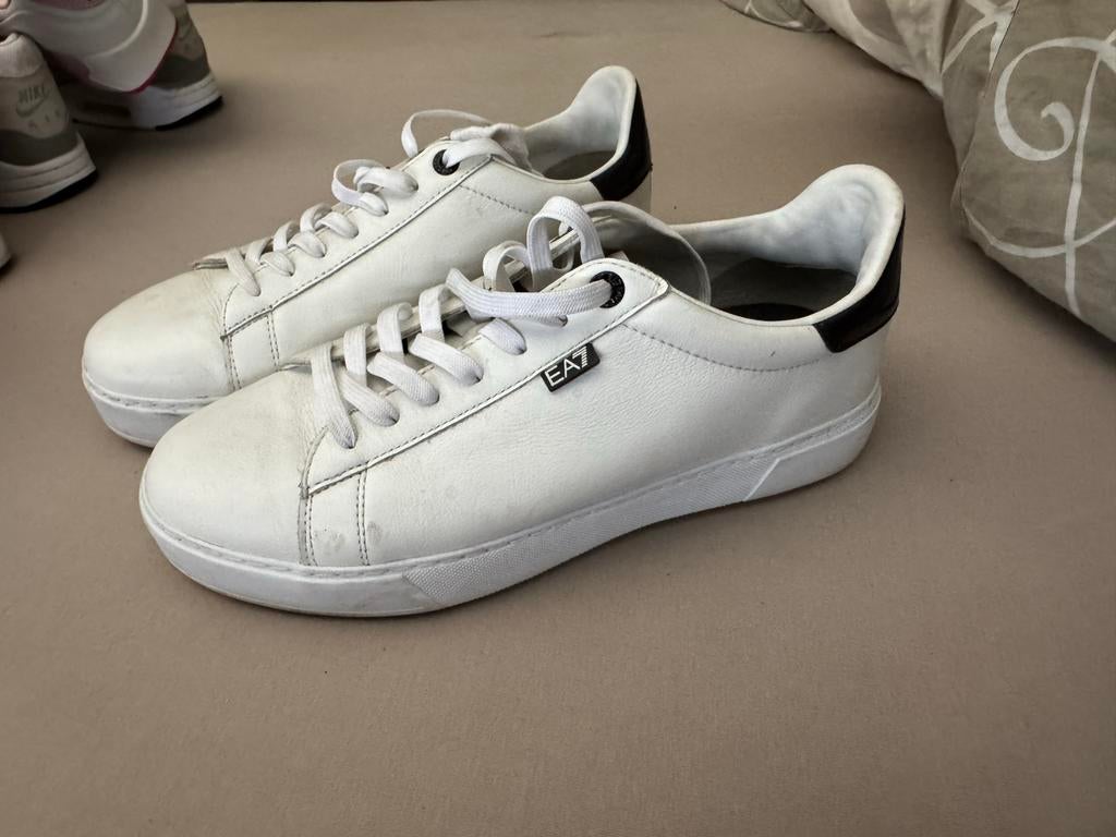 EA7 Emporio Armani Sneakers - Wit met Blauw  Detail, Ophalen of Verzenden, Gedragen, Wit, Sneakers of Gympen