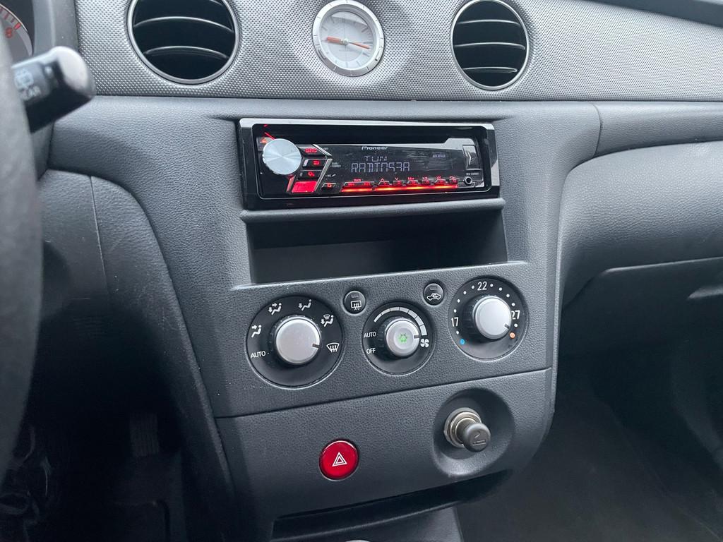 Mitsubishi Outlander 2.0 Invite plus, Voorwielaandrijving, 136 pk, Handgeschakeld, 570 kg