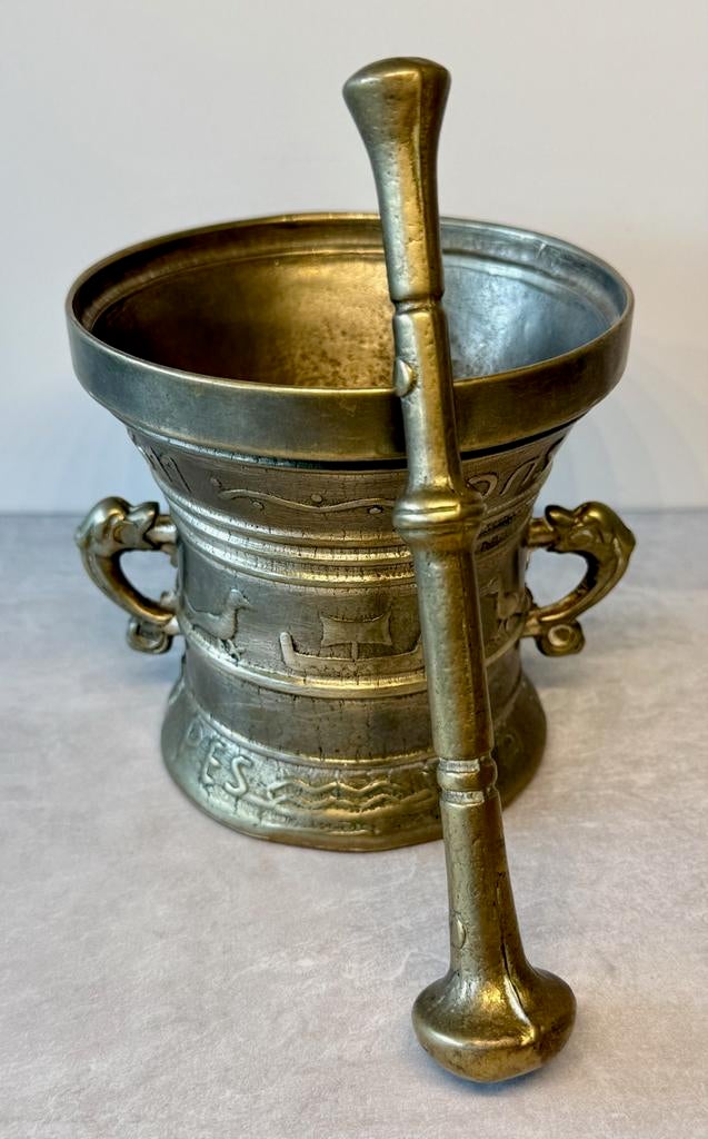 Antieke bronzen vijzel met decoraties en handvatten, Antiek en Kunst, Antiek | Koper en Brons, Ophalen of Verzenden, Brons