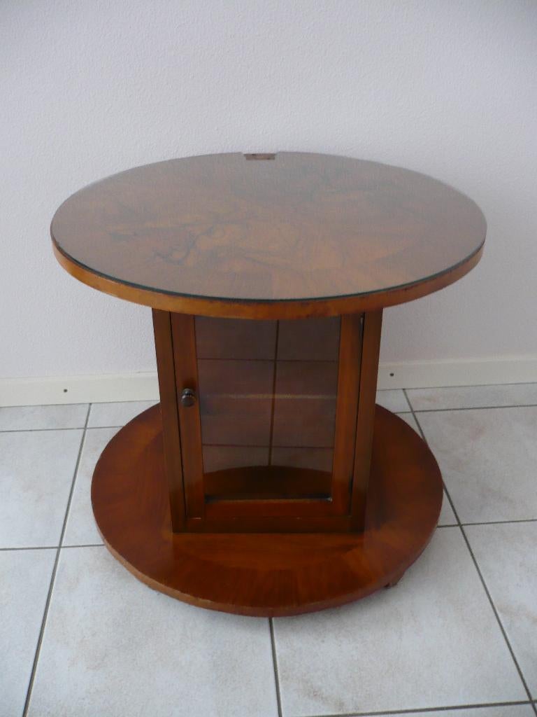 Antiek houten rooktafel met glasplaat en vitrine met deurtje, Ophalen