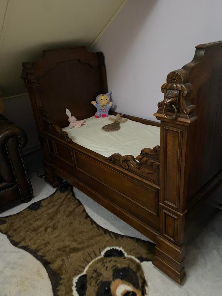 Antiek eiken kinderbedje, Ophalen of Verzenden