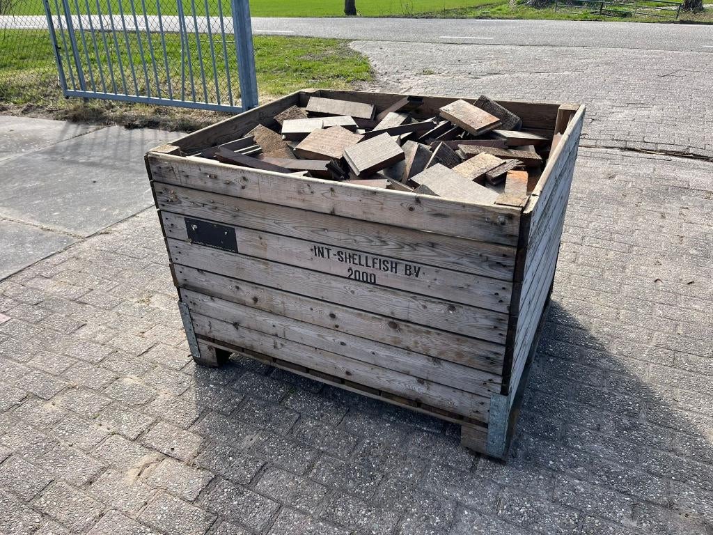 Haardhout kachelhout Azobe gezaagd inclusief kist !, Minder dan 3 m³, Ophalen, Overige houtsoorten, Blokken