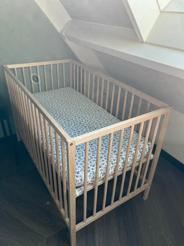 Houten ledikant met matras, Kinderen en Baby's, Babywiegjes en Ledikanten, Ophalen, Gebruikt, Ledikant