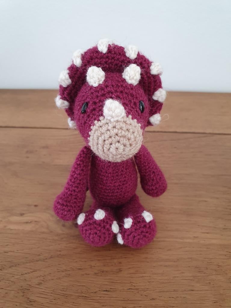 Handgemaakte gehaakte mini Dino roze, Ophalen of Verzenden, Nieuw, Haken, Patroon of Boek