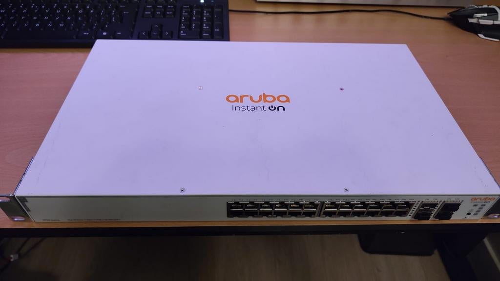 Aruba 1930 24-poorts PoE switch, Computers en Software, Netwerk switches, Ophalen, Gebruikt