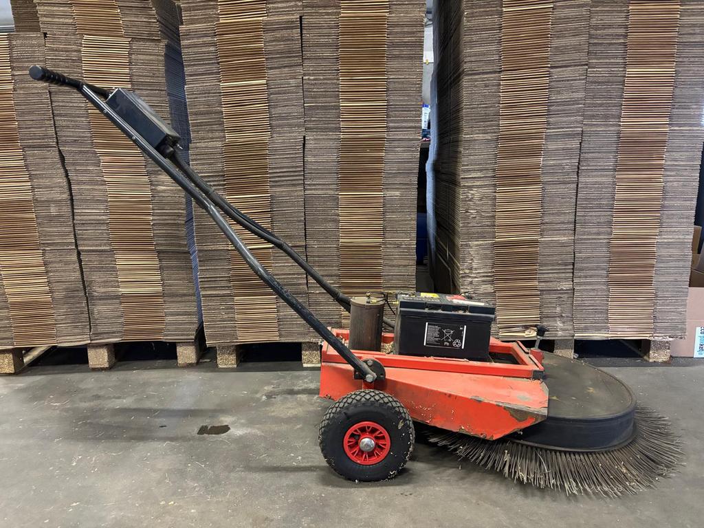 Westermann accu veegmachine, Tuin en Terras, Veegmachines, Ophalen, Zo goed als nieuw