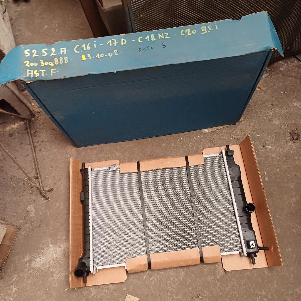 Astra. F. radiator C.16.I-17.dies - C 18 NZ -C.20.Gsi, Ophalen of Verzenden, Nieuw, Opel